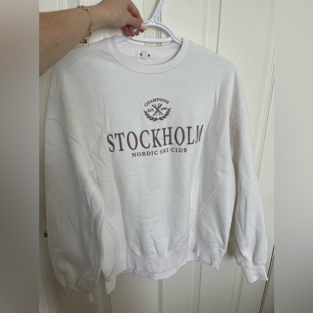bunch of crewnecks sweaters to sell! most of them are xs/s